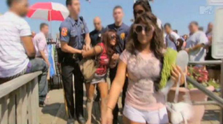 Illustration for article titled Ronnie Gets An Anal Probe On Jersey Shore Season 3